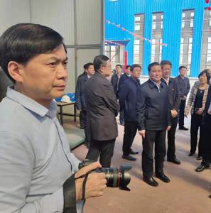 熱烈歡迎河南省副省長(zhǎng)武國(guó)定一行來(lái)我廠(chǎng)視察